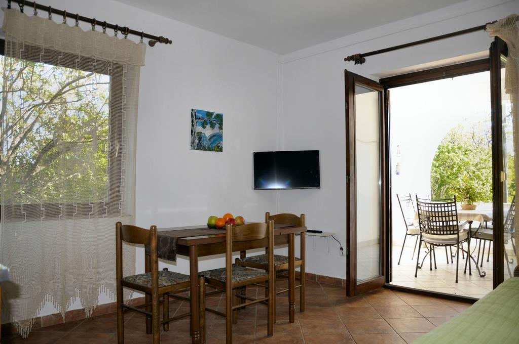 Apartments Vukelic Starigrad Exterior photo