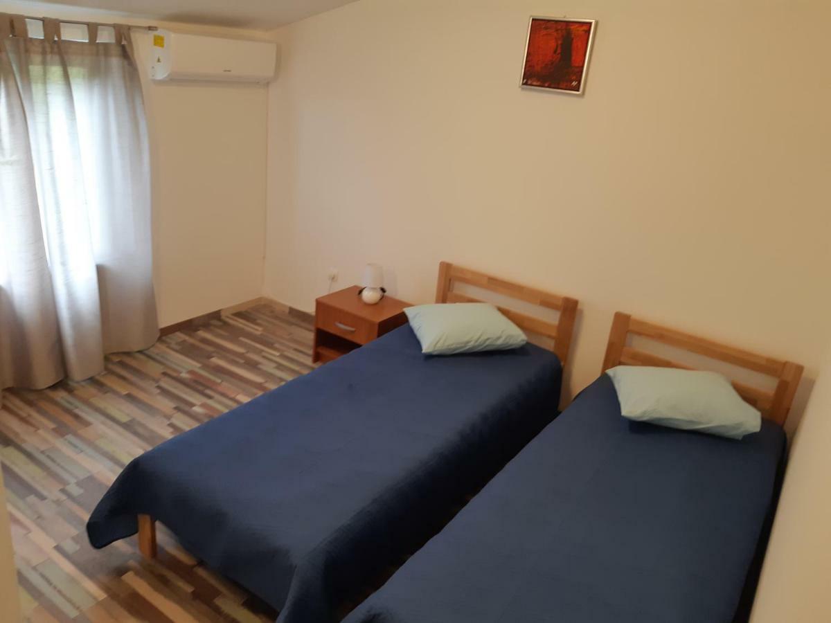 Apartments Vukelic Starigrad Exterior photo